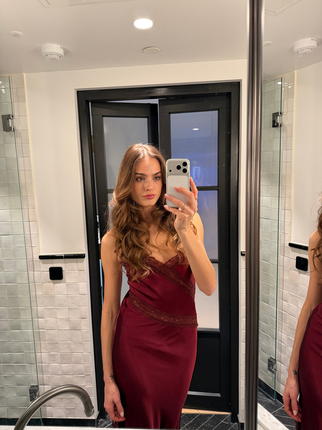 Dora maxi satin lace dress - Burgundy