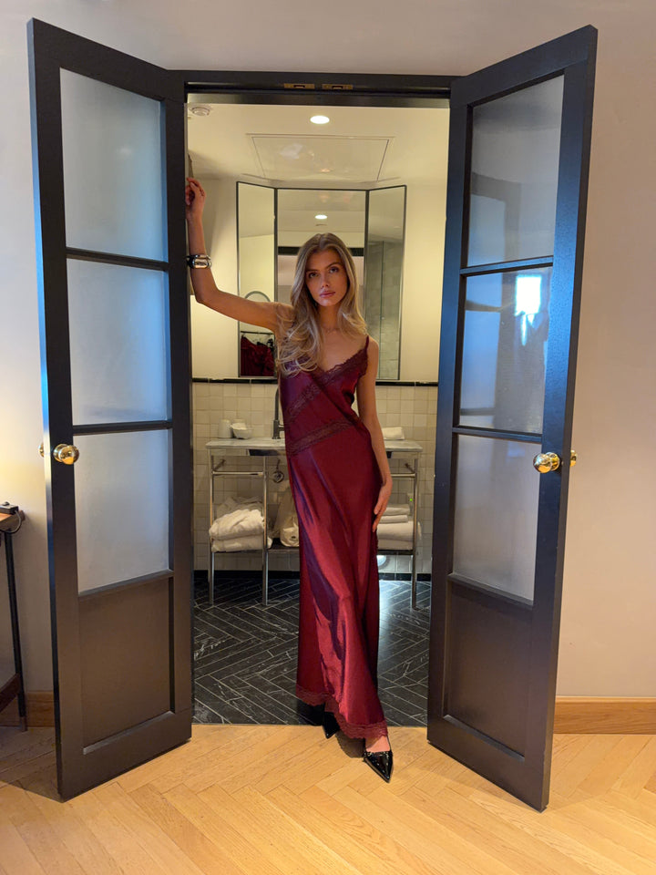 Dora maxi satin lace dress - Burgundy