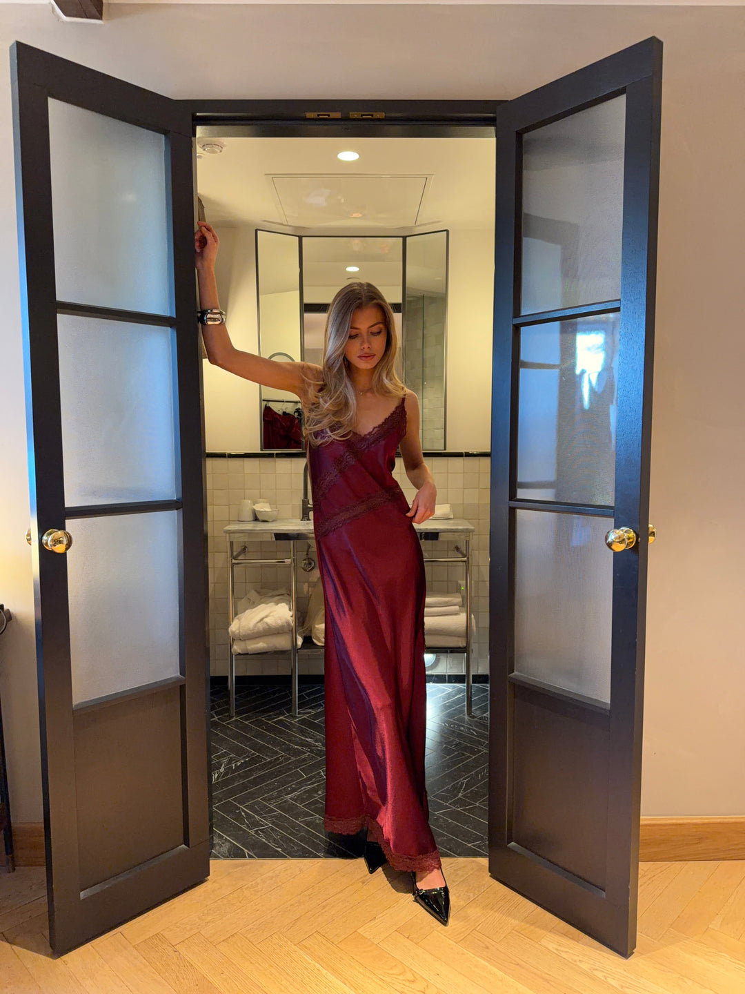 Dora maxi satin lace dress - Burgundy