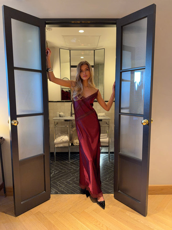 Dora maxi satin lace dress - Burgundy
