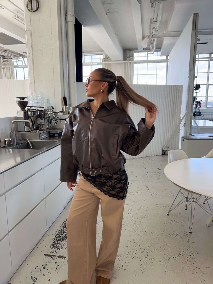 Tova buckle pu jacket – Dark brown